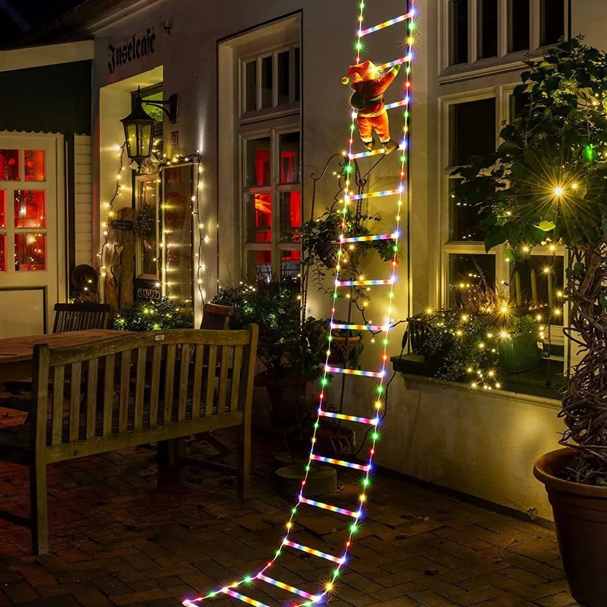 Papai Noel Subindo a Escada com Luzes LED – Decoração Natalina Encantada