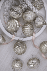 Conjunto de enfeites de vidro Silver Accents (pacote com 12)