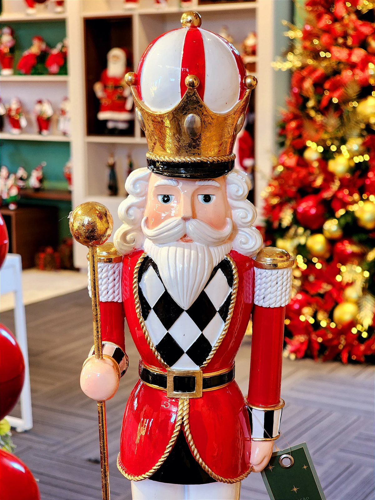 Soldadinho de chumbo em resina luxo vermelho, branco e preto 48cm