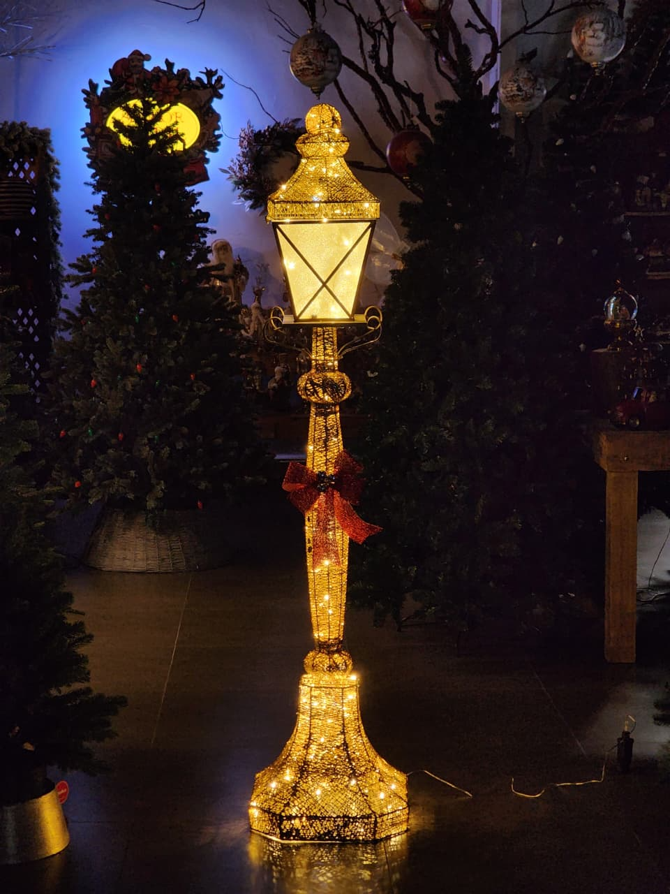 Poste Natalino Iluminado aramado dourado 1,75cm